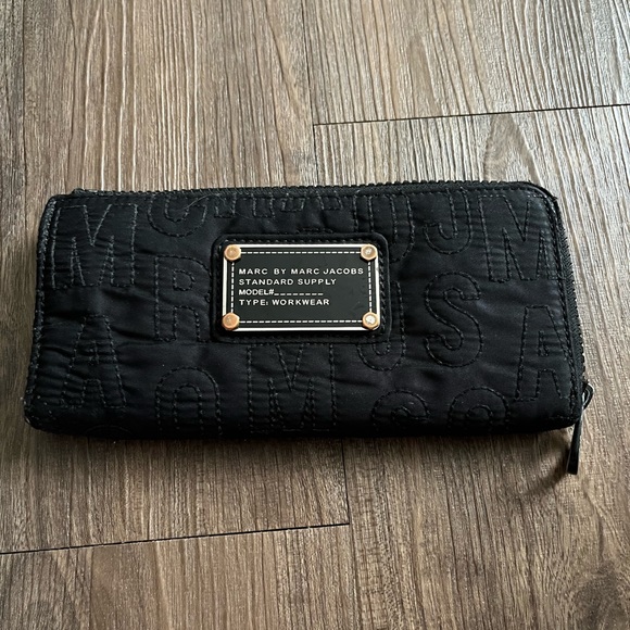 Marc Jacobs Black Quilted Wallet - Picture 1 of 4